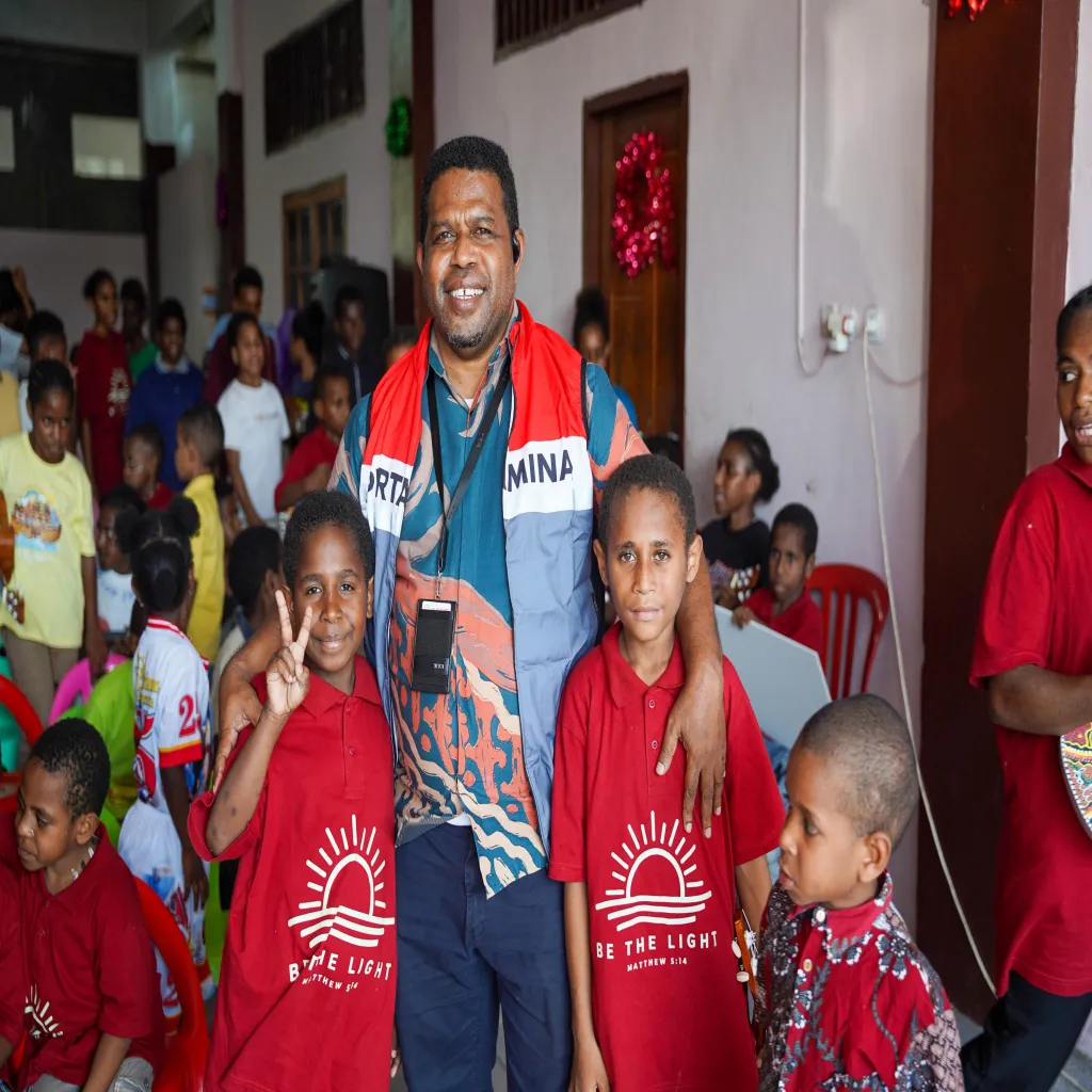 Patra Niaga Papua Maluku Berbagi Kebahagiaan dengan 375 Anak Yatim di HUT ke-68 Pertamina