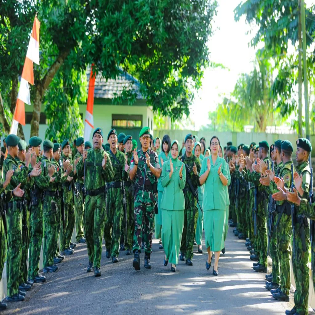 Pangdam XV/Pattimura Pimpin Tradisi Penyambutan Yonif 733/Masariku Purna Tugas Pamtas RI–PNG