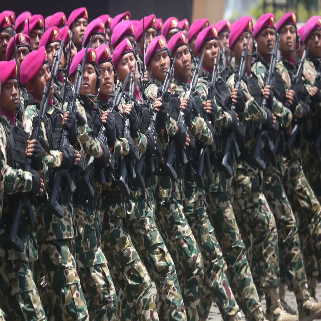 Danpasmar 1 Pimpin Langkah Defile Kontingen TNI AL Pada Geladi Upacara HUT Ke 80 TNI  Jakarta,Tribunnusantara-web.id Dengan langkah tegap dan meyakinkan, Komandan Pasmar 1 (Danpasmar 1) Mayjen TNI (Ma