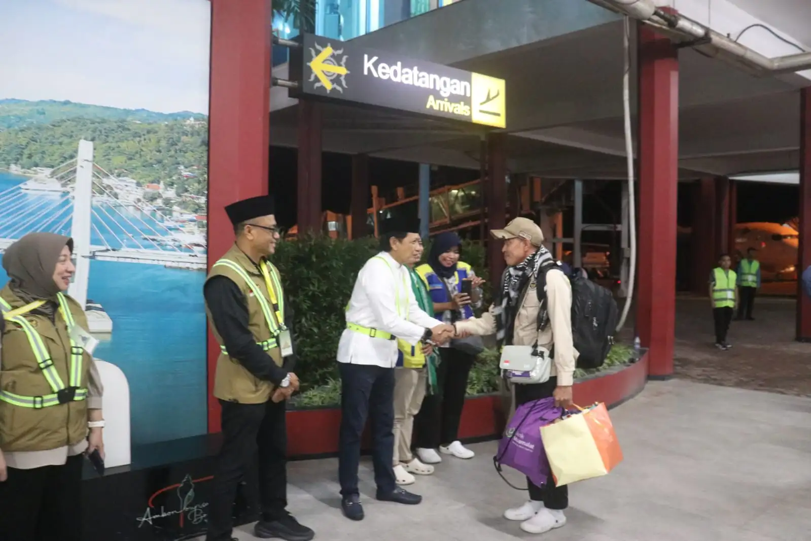 Tiba di Ambon, Sekda Maluku Sambut Kepulangan Jemaah Haji Kloter 24: Insyaallah Mabrur dan Mabruroh