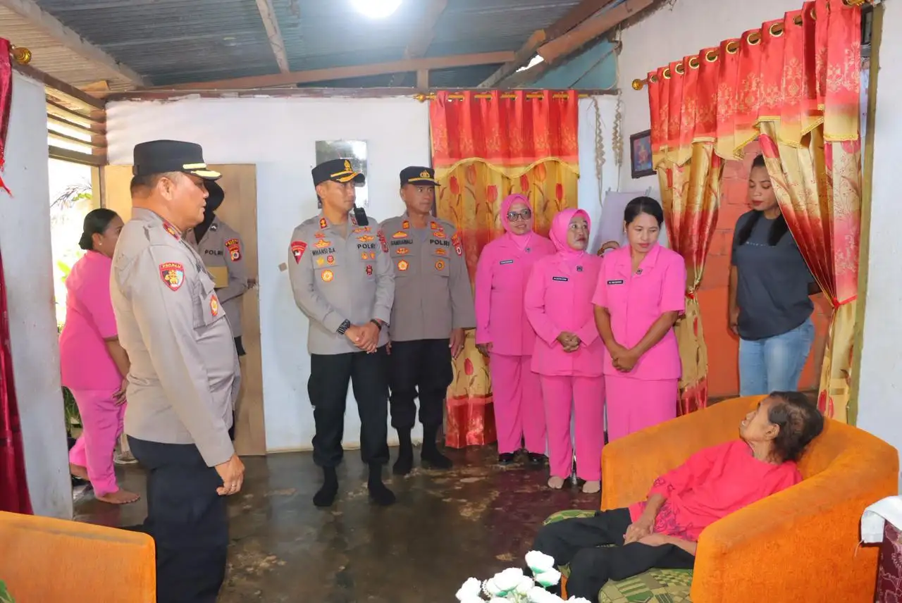 Polres Tual Gelar Anjangsana kepada Personel Yang Sakit Dan Warakauri Serta Pensiunan Polri dalam Rangka Hari Bhayangkara ke-80