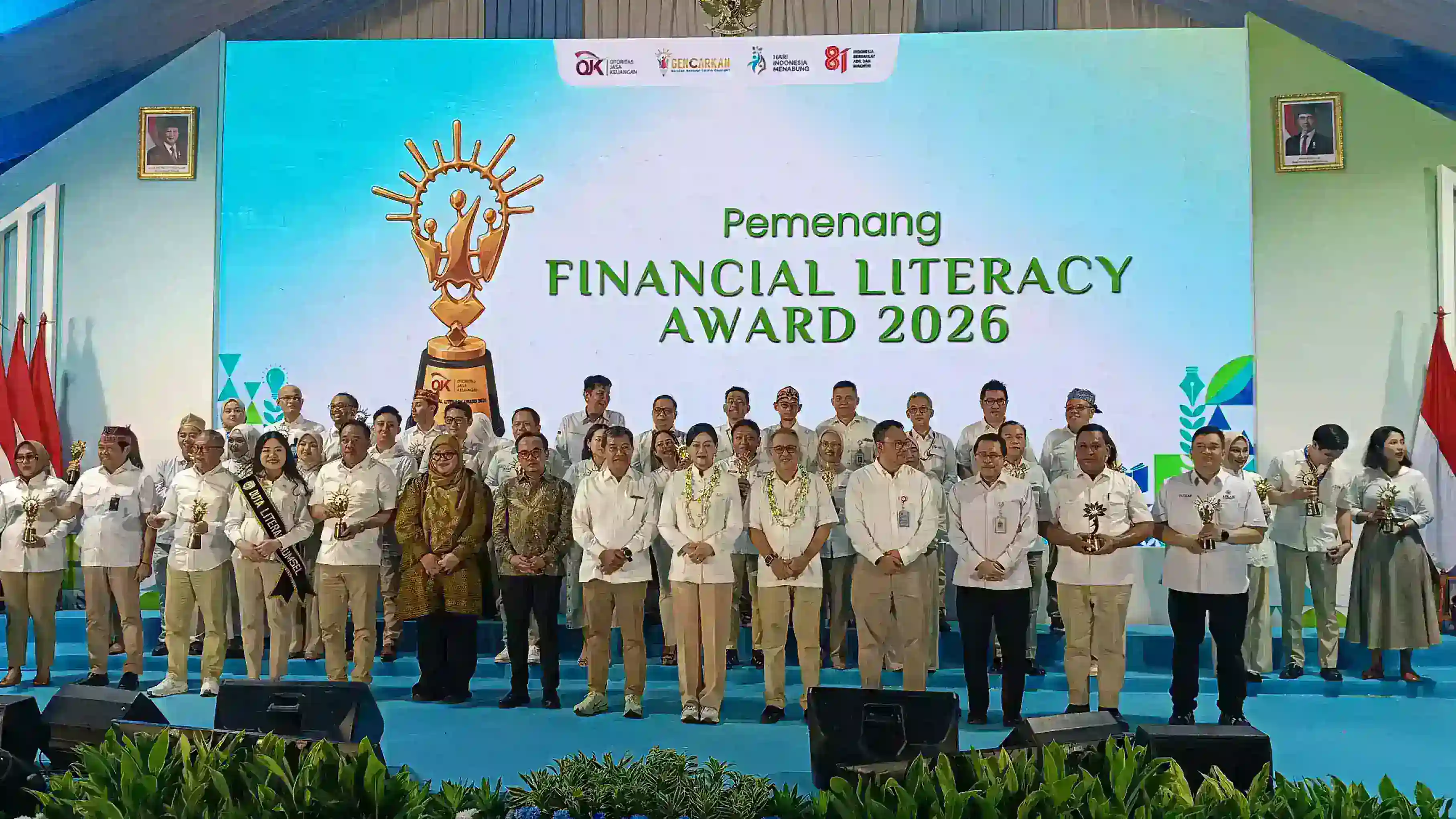 Diterima Wagub Abdullah Vanath, Provinsi Maluku Sabet Financial Literacy Award 2026 dari OJK