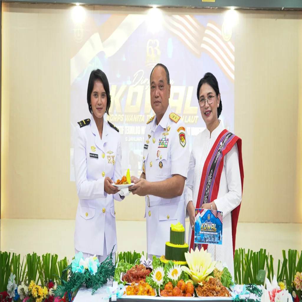 DANKODAERAL IX DIDAMPINGI IBU KETUA KODAERAL IX GABUNGAN JALASENASTRI KOARMADA RI HADIRI TASYUKURAN HARI JADI KORPS WANITA TNI AL KE-63