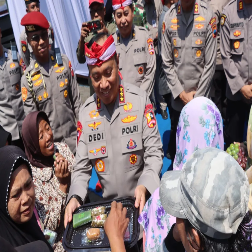 Wakapolri Sentuh Hati Biarawati dan Lansia di Genuk, 220 Paket Sembako dan Layanan Kesehatan Gratis Dibagikan
