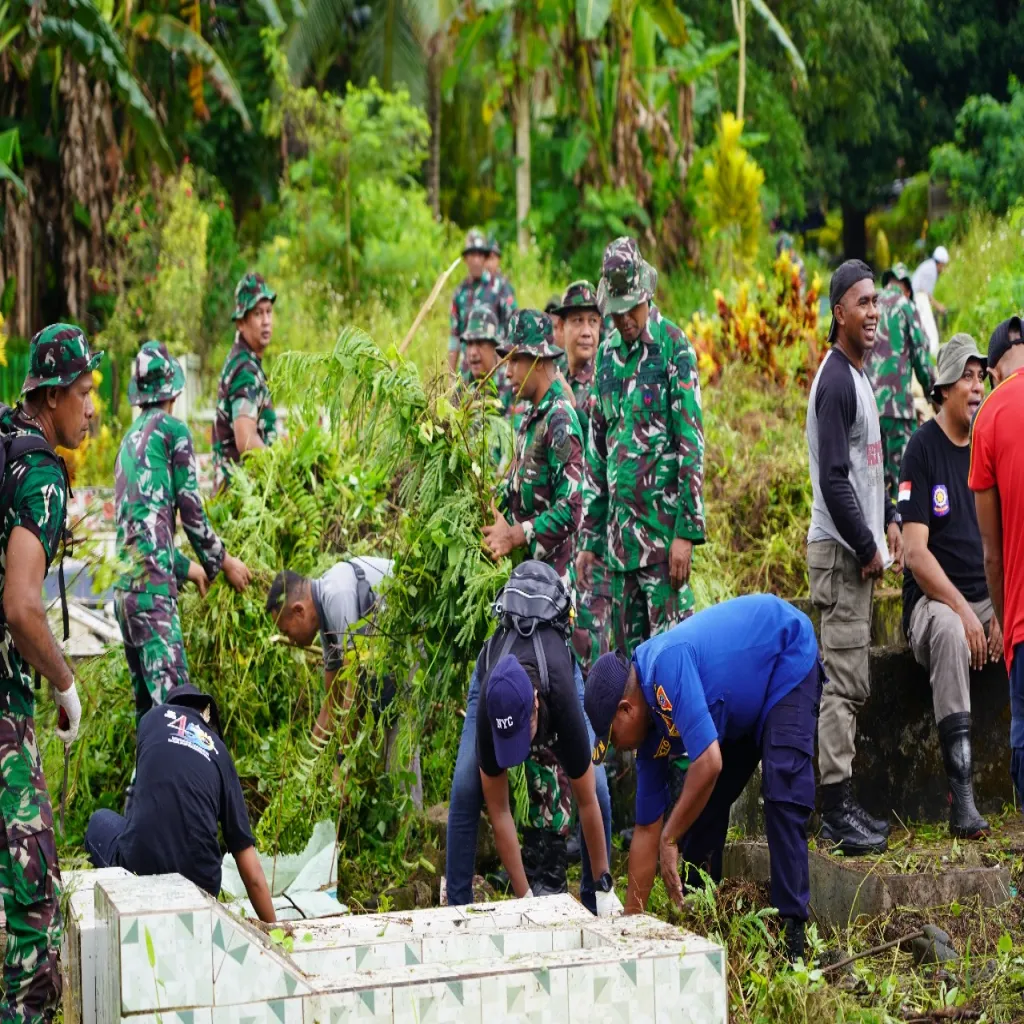 Korem 151/Binaiya Gelar Karya Bhakti Pembersihan Makam, Peringati Hari Juang Kartika
