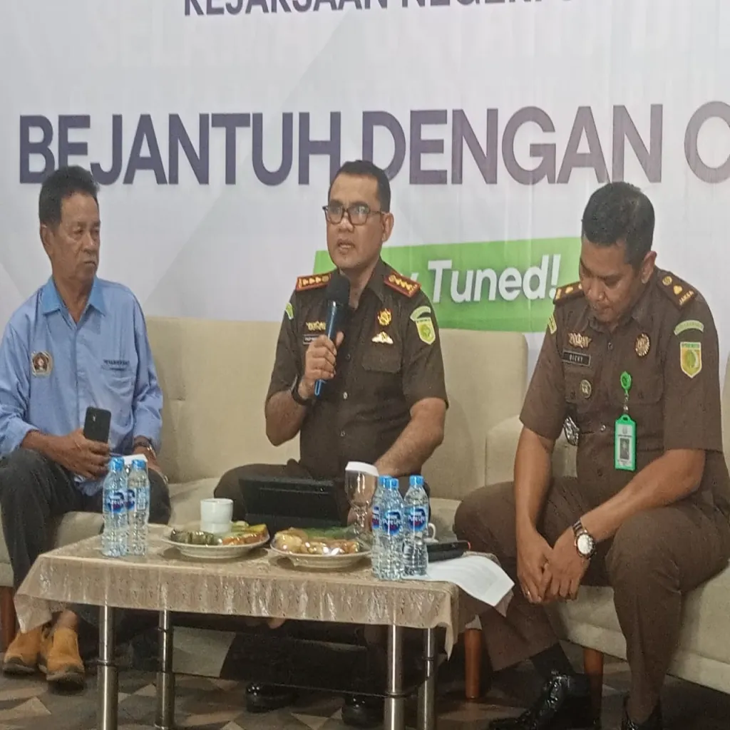 Kejari Sanggau Ajak Media Kawal Transparansi Hukum Lewat Warah Bejantuh