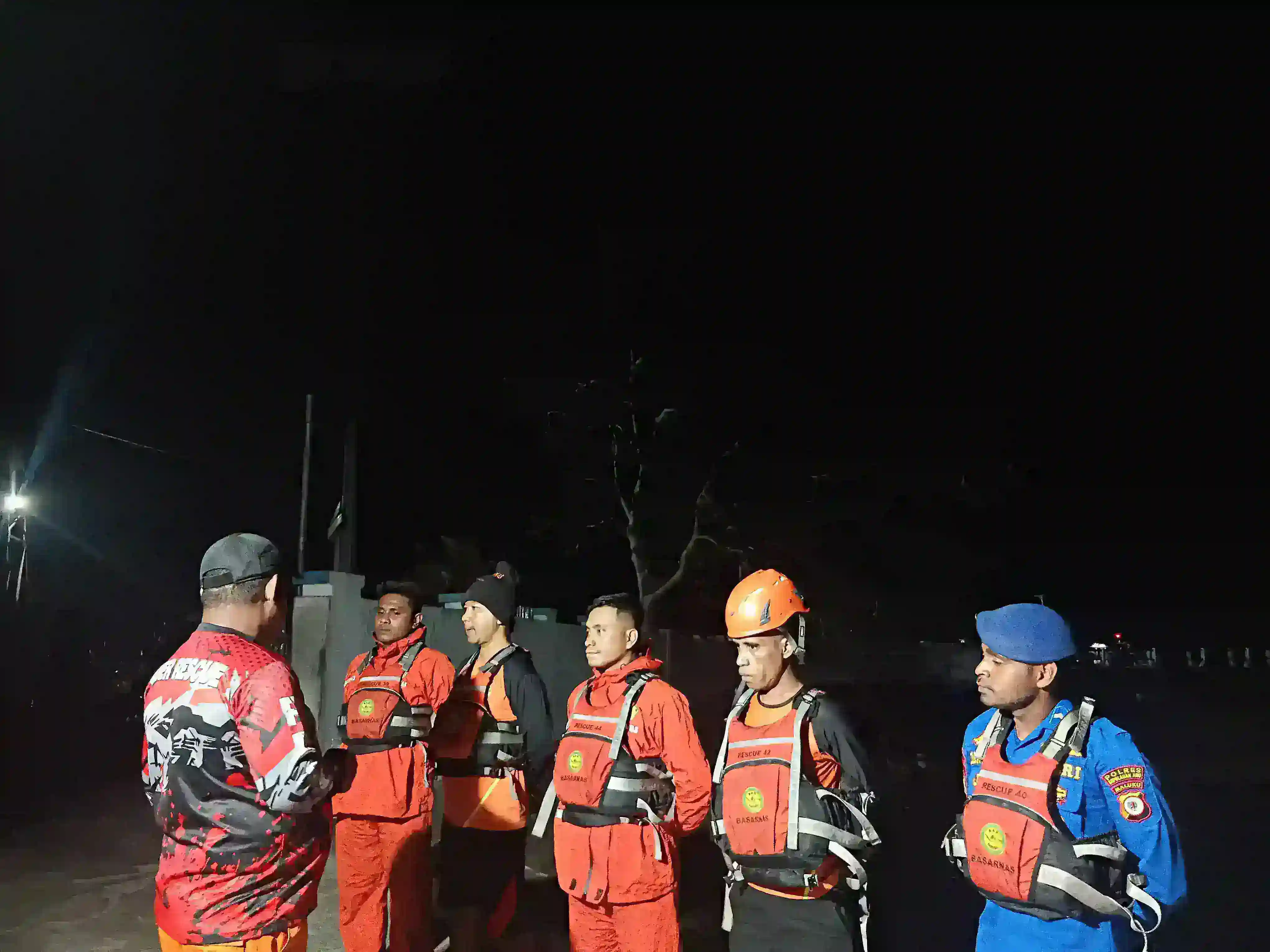 41 orang penumpang berhasil diselamatkan dari kapal kayu mati mesin di Perairan Kepulauan Aru