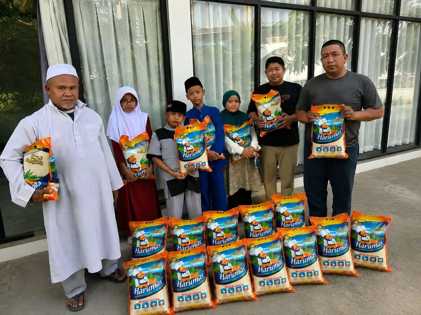 Jumat Peduli, PWO Dwipa Kepri Berikan Bantuan ke Sejumlah Anak Yatim di Kampung Tua Tanjung Buntung