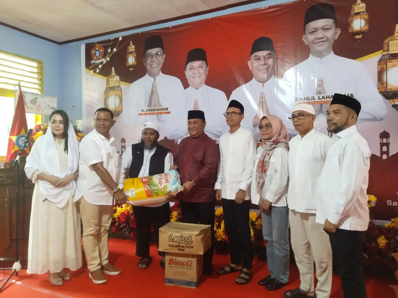 Berkah Ramadan, SOKSI Maluku Salurkan Bantuan Sembako Serta Santunan  kepada Santri Pondok Pesantren Hidayatullah Liang