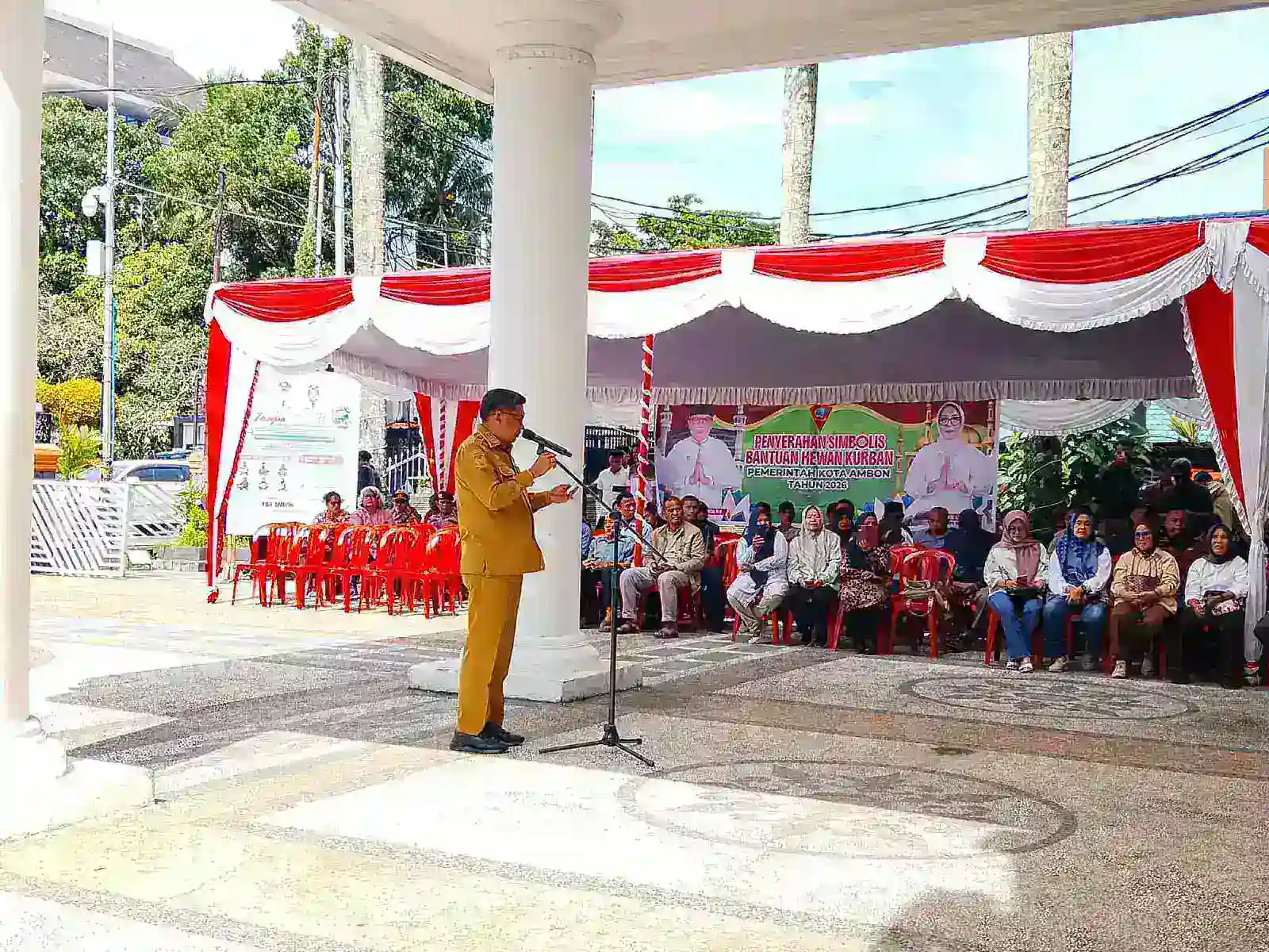 Pemkot Ambon Serahkan Bantuan Hewan Kurban 50 Ekor Sapi Dan 50 Ekor Kambing, Wali Kota: Perbedaan Adalah Kekuatan Jaga Toleransi