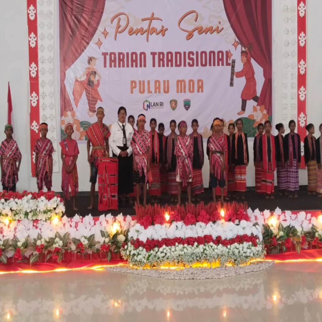SMP Negeri Poliwu Ikut Meriahkan Pentas Seni Tarian Tradisional Pulau Moa