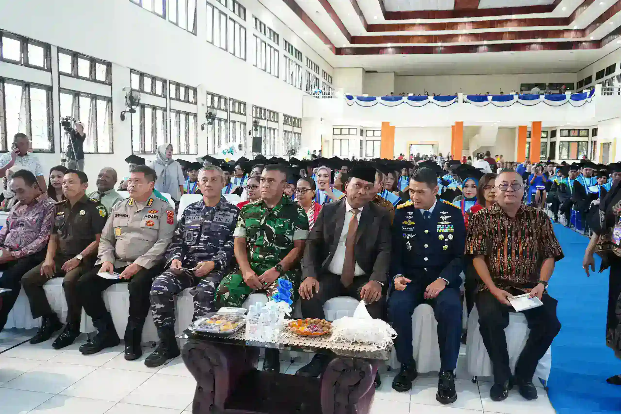 Hadiri Wisuda XXI Polnam, Wakil Gubernur Maluku Tekankan Pentingnya Hilirisasi dan Ketahanan Energi