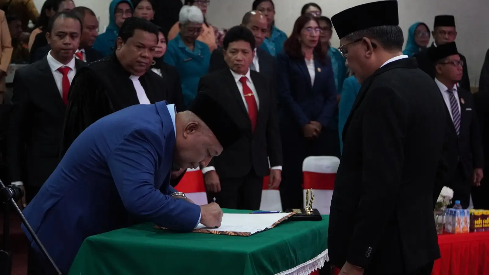 Roberd Sapulette Resmi Dilantik Jadi Sekda Definitif Kota Ambon, Walikota Beri Tugas Berat Pangkas Birokrasi Lambat