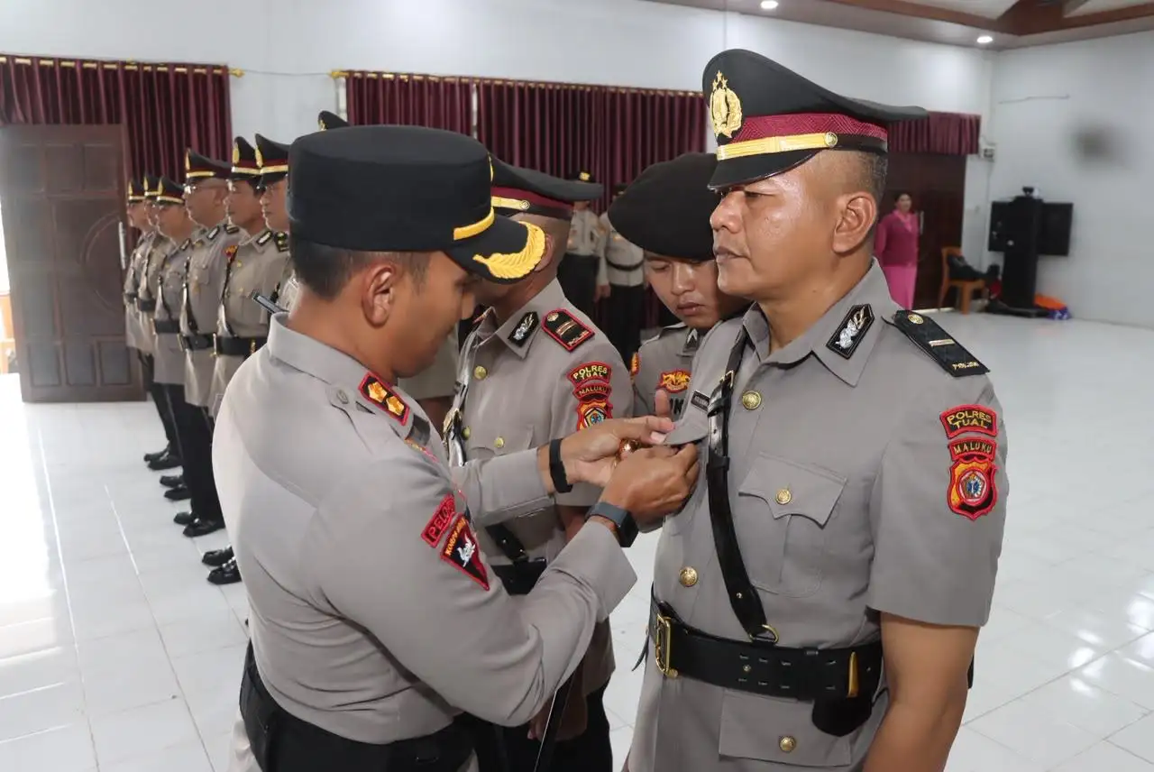 KAPOLRES TUAL PIMPIN UPACARA SERAH TERIMA JABATAN DAN PENGUKUHAN PEJABAT STRUKTURAL