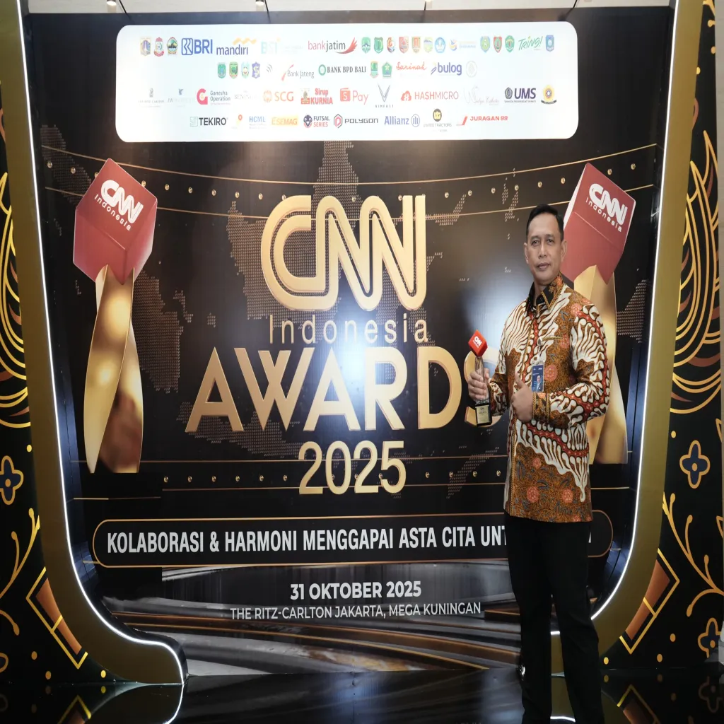 BULOG Raih Penghargaan “National Food Security and Resilience Champion” di Ajang CNN Indonesia Awards 2025*