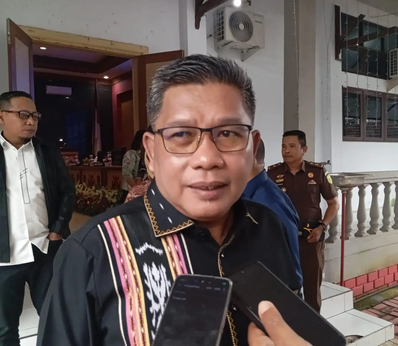 WALIKOTA AMBON TEGASKAN, TUNGGU KEPUTUSAN RESMI PERGANTIAN KAPOLRESTA, YANG UTAMA ADALAH SINERGI DAN KEAMANAN