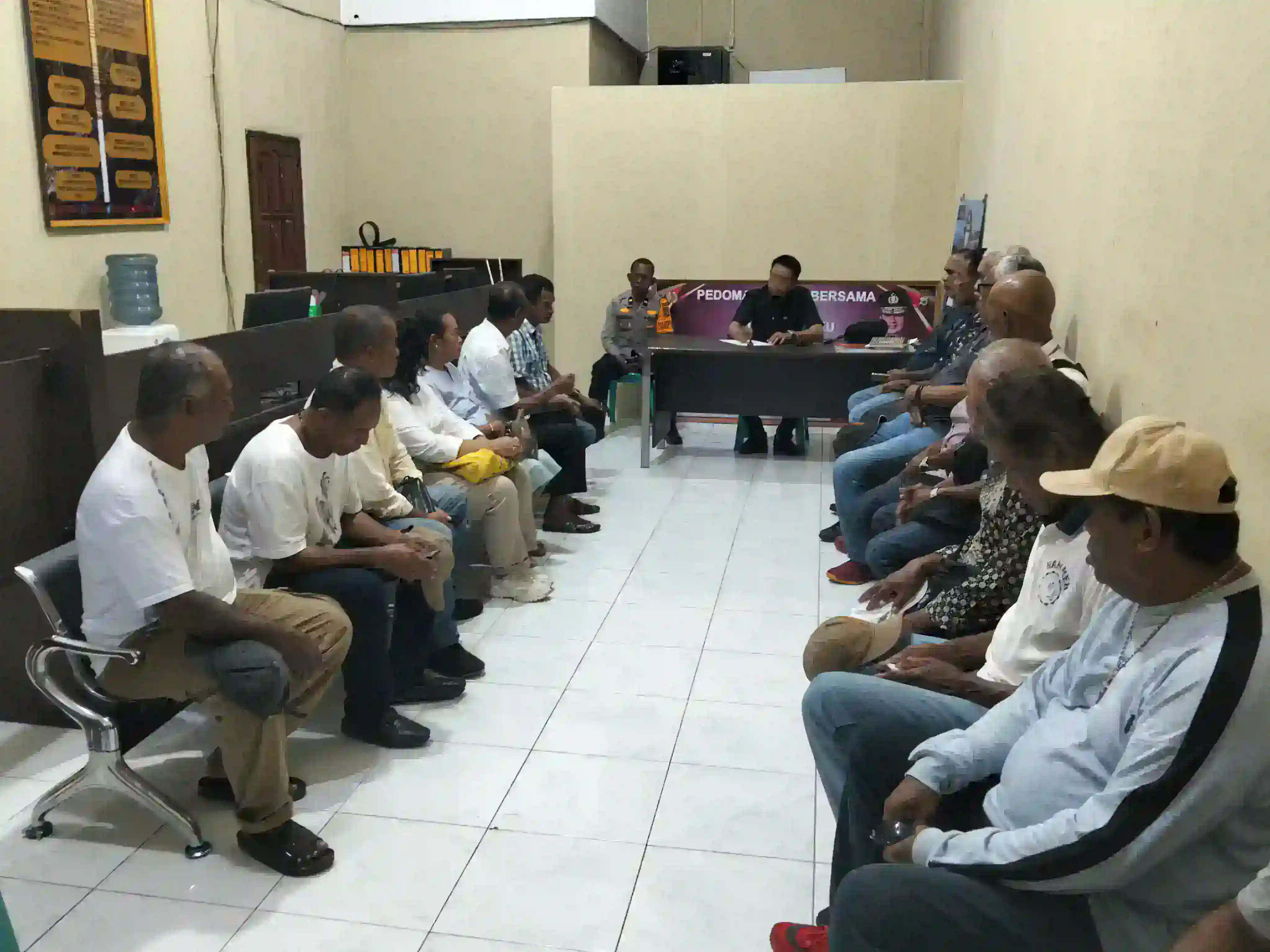 Pertemuan Keluarga Holath dan Tutrean di Polres Maluku Tenggara Berlangsung Kondusif