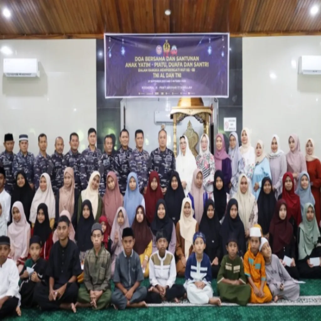 Jelang HUT TNI Angkatan Laut Ke-80, Dankodaeral IX Ambon Gelar Doa Bersama dan Berbagi Untuk Anak Yatim-Piatu