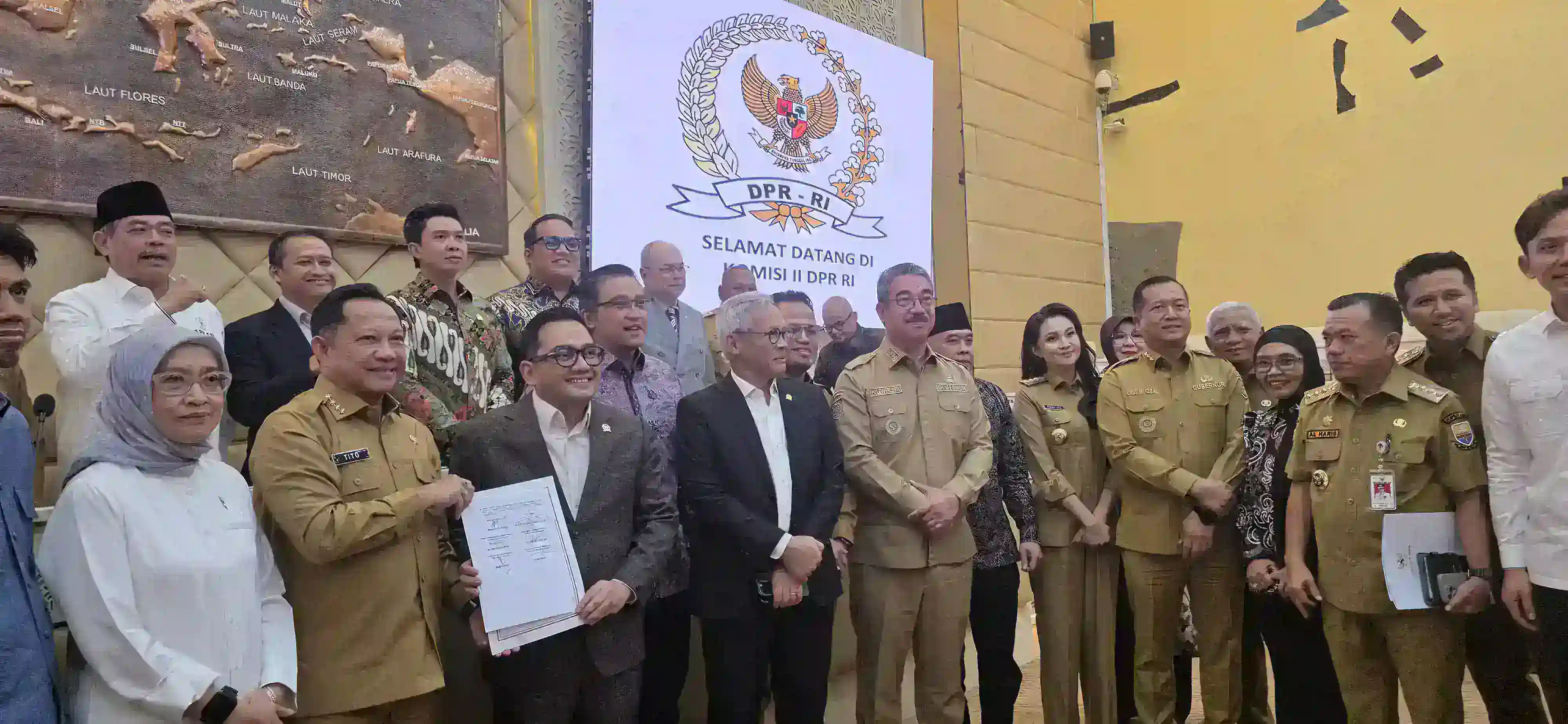 Hendrik Lewerissa Dorong Kebijakan Khusus ASN bagi Daerah Kepulauan dalam Raker Komisi II DPR RI