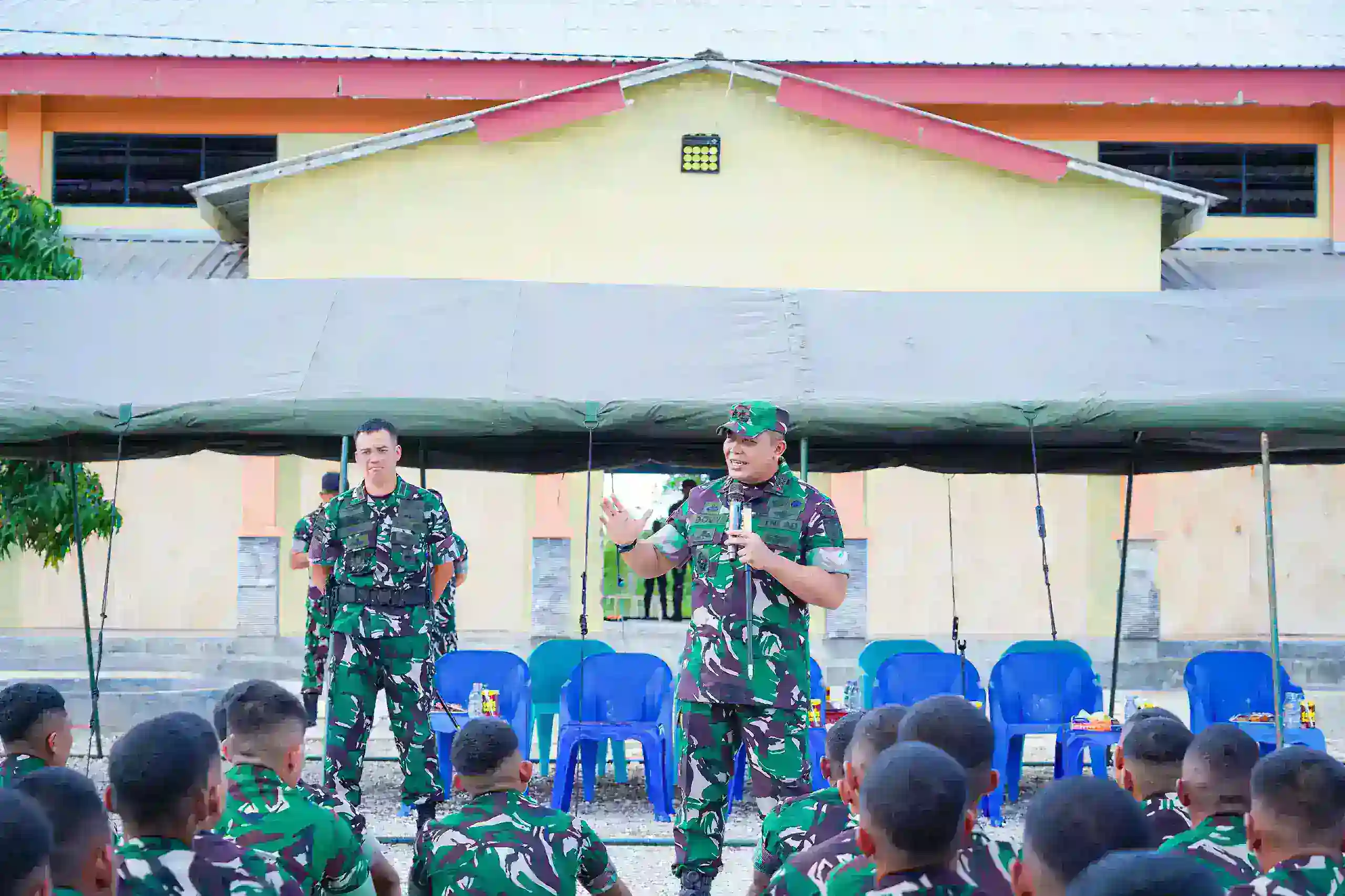 Pangdam XV Pattimura Ingatkan Prajurit Yon TP 914 Tetap Siap Tempur Dan Peduli Pembangunan