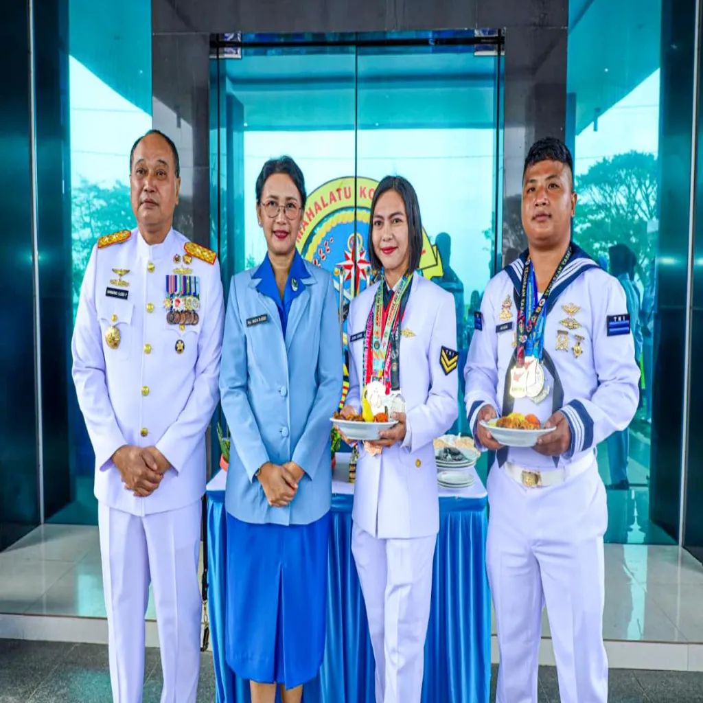 PERINGATI HUT KE-80 TNI AL, KODAERAL IX LAKSANAKAN ZIARAH TABUR BUNGA, UPACARA PARADE, DAN TASYAKURAN