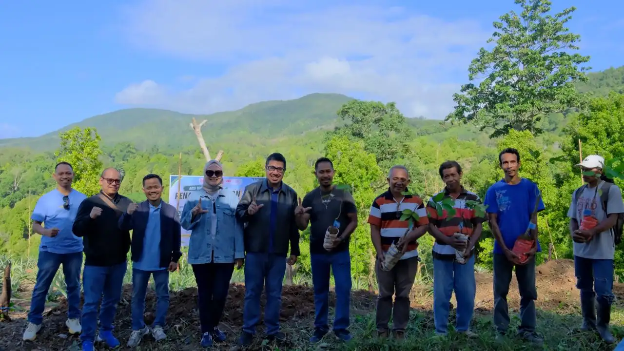 Gerakan BETA TANAM: OJK Maluku Tanam Harapan Dan Pohon Produktif di Negeri Rutong