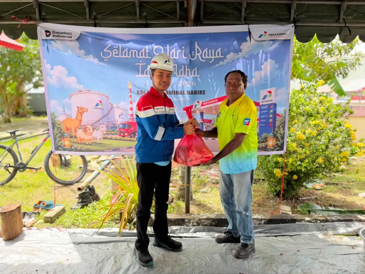 Pertamina Patra Niaga Papua Maluku Berbagi Keberkahan Iduladha dan Salurkan Hewan Kurban untuk Masyarakat