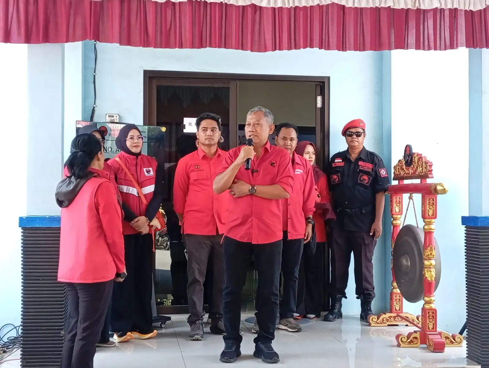 Ketua DPC PDI Perjuangan Kabupaten Jepara Melaksanakan Giat Bakti Sosial