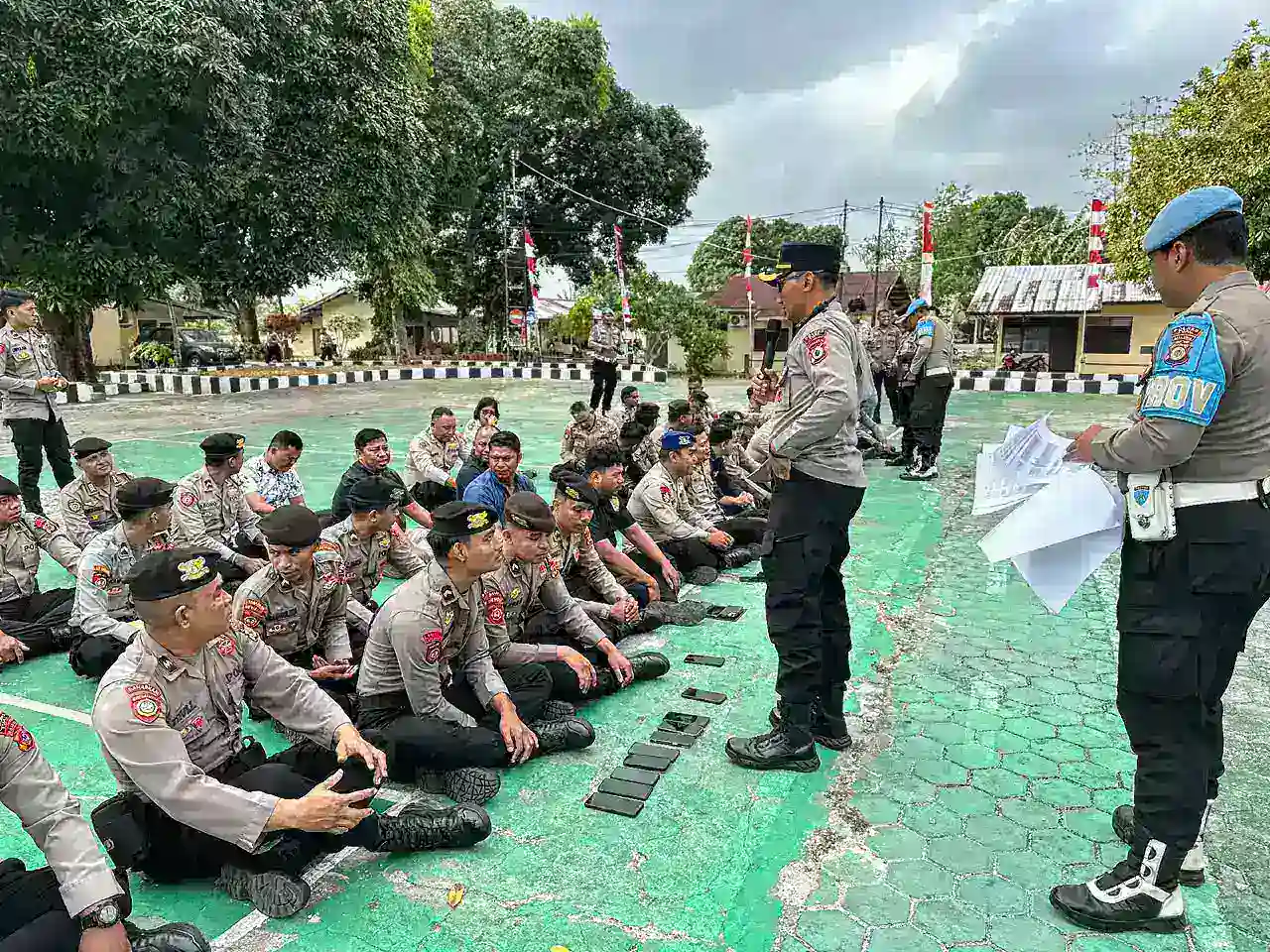 Teguhkan Integritas: Kapolres Tual Pimpin Langsung Sidak HP 109 Personil, Blokir Keterlibatan Judi Online