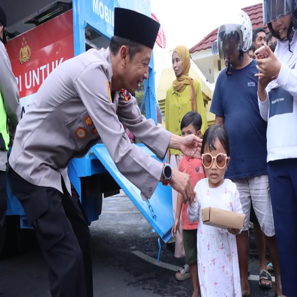Berkah Ramadan, Polres Jepara Bagikan Takjil Setiap Hari Bersama Bhayangkari