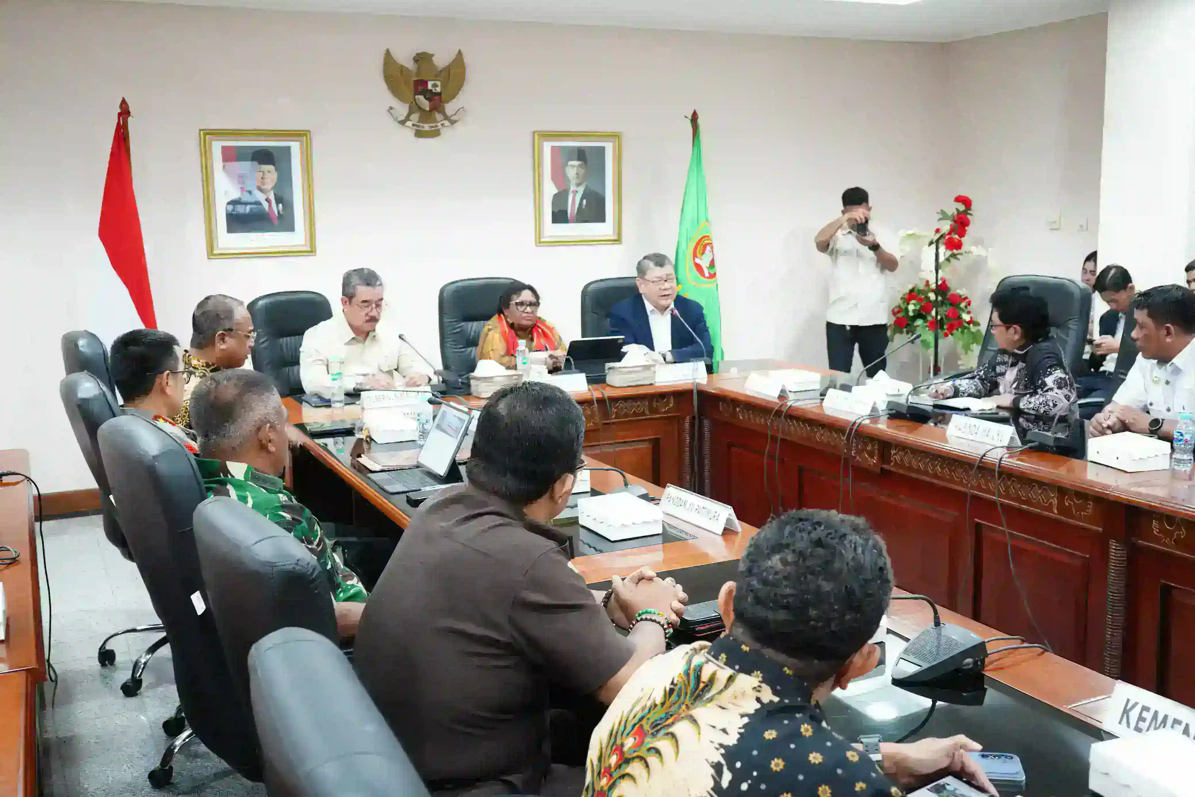 Tertibkan Gunung Botak Gubernur Maluku Tegaskan Tak Ada Ruang untuk Tambang Ilegal