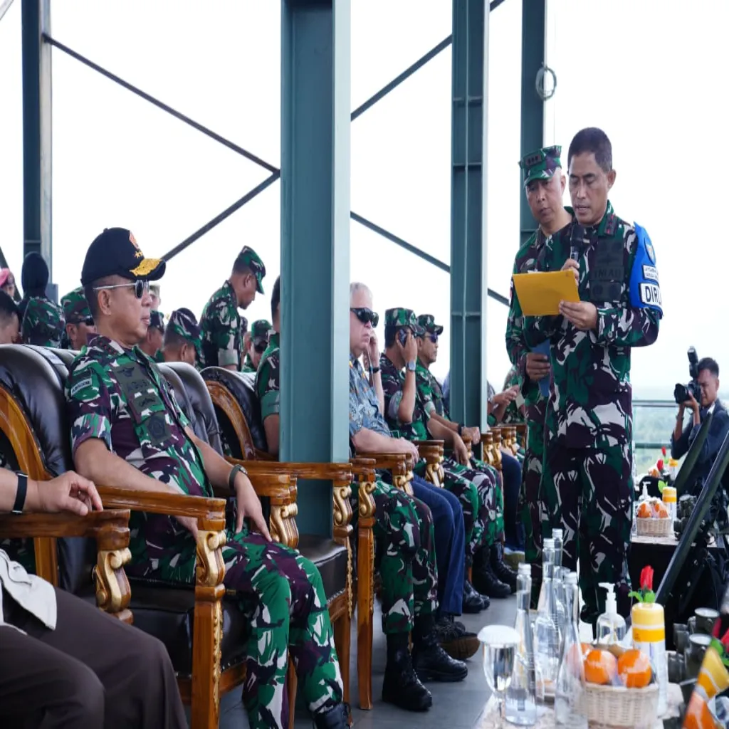 Panglima TNI Dampingi Menhan RI Tinjau Latihan Puncak Super Garuda Shield di Baturaja  Sumatra Selatan Tribunnusantara-web.id Puspen TNI). Panglima TNI Jenderal TNI Agus Subiyanto mendampingi Menteri 