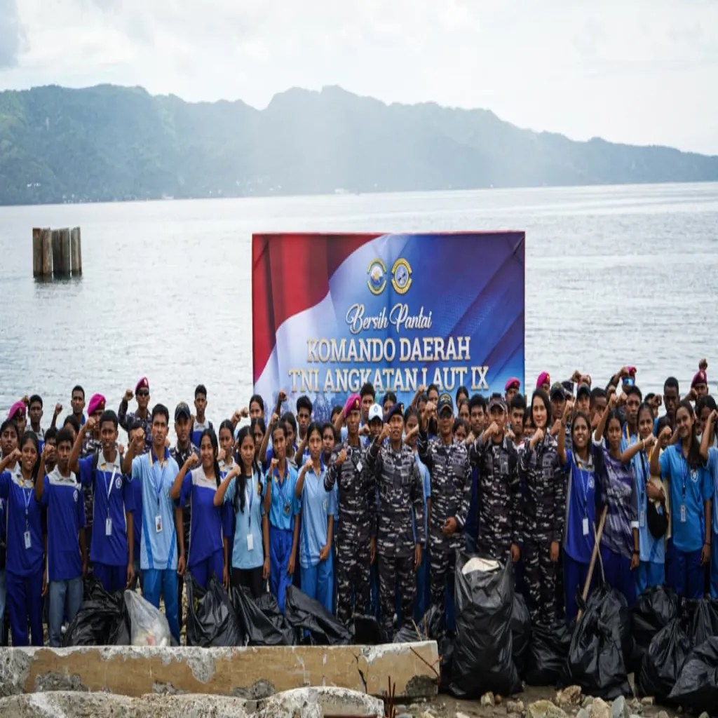 Dukung Operasi Trisila Ke-26 Ciptakan Lingkungan Asri, Kodaeral IX Gelar Aksi Bersih Pantai di Pesisir Pantai Tawiri Ambon