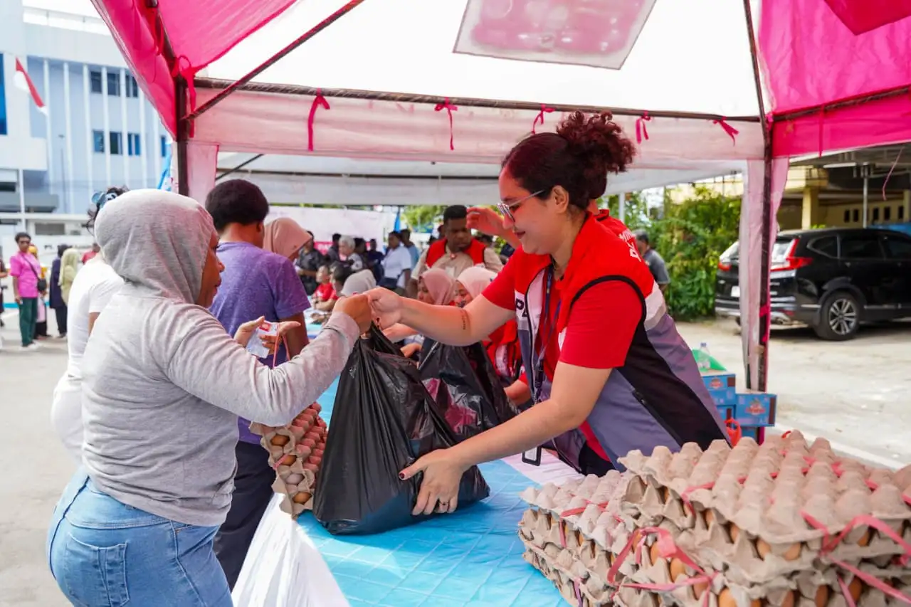 Pertamina Patra Niaga Regional Papua Maluku Siapkan Hampir 1.000 Paket Sembako untuk Masyarakat