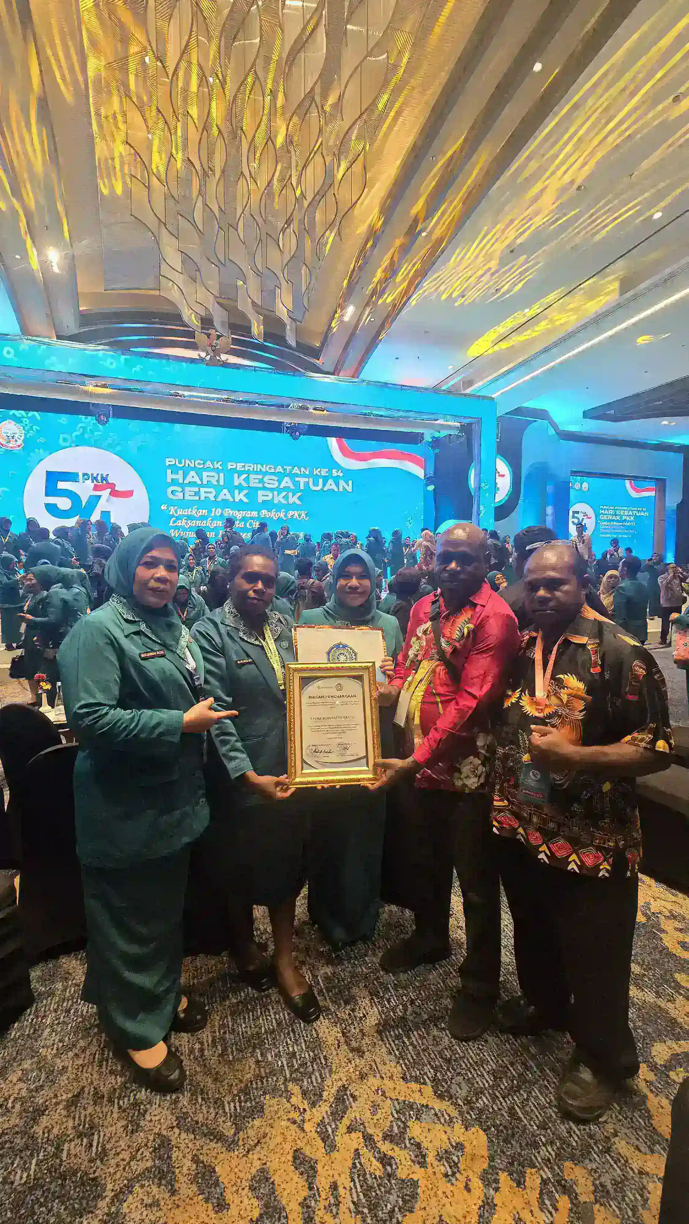 Kabupaten Paniai Raih Piagam Penghargaan Kemenkes dan PKK Pusat atas Pelayanan Imunisasi Zero Dose 2025