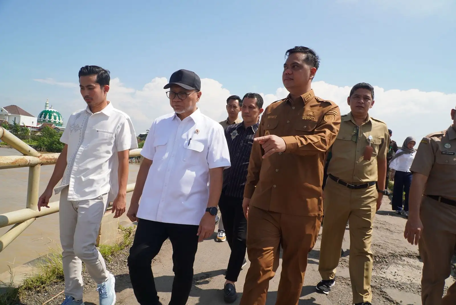 Tinjau Jembatan Penghubung Demak - Jepara, Ini Kata Menko Zulhas