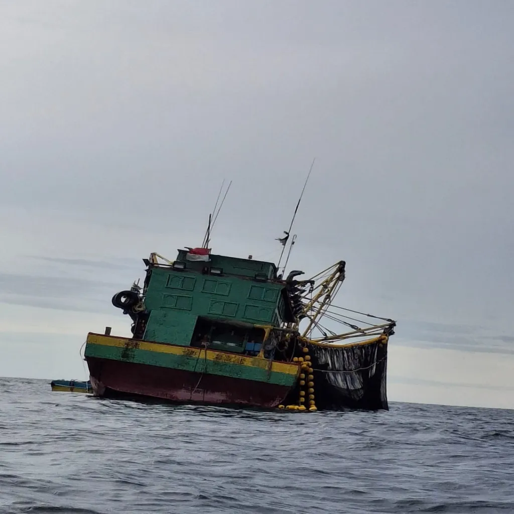 Berlindung di Balik Izin, Pukat Harimau Menggasak 30 Mil Laut Fakfak: Siapa Bermain di Belakangnya?