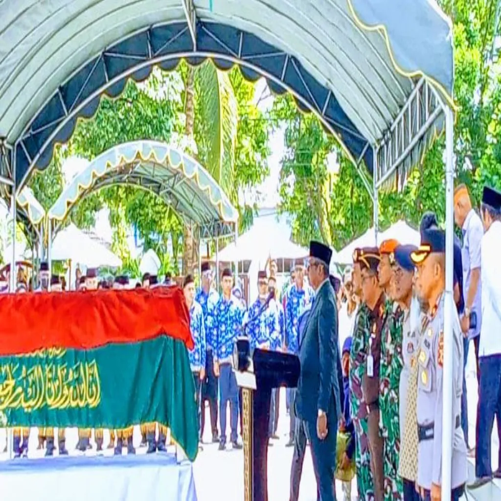 Di Antara Takbir dan Air Mata, Bupati Lepas Kepergian Achmad Dahlan Tamher