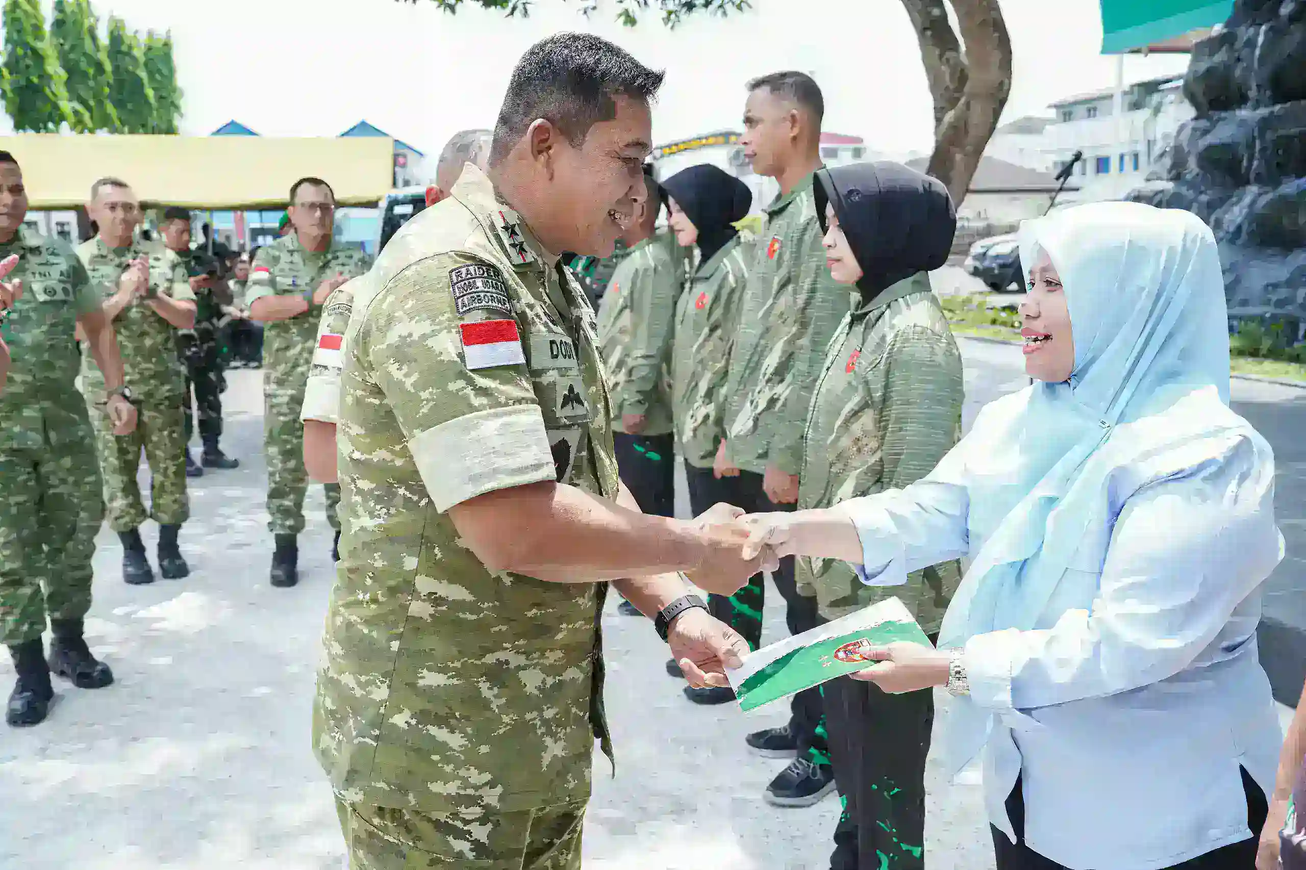 Bukan Sekadar Makan Siang, Pangdam Pattimura Tanamkan Semangat Prestasi dan Kebersamaan