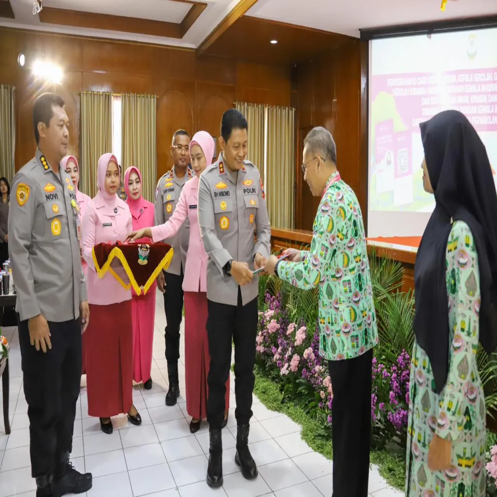 Polda Jateng Luncurkan SOP Sekolah Aman, Nyaman, dan Ramah Anak di Lingkungan Yayasan Kemala Bhayangkari  Polda Jateng, Kota Semarang | Sebagai upaya meningkatkan mutu pendidikan di sekolah di bawah n