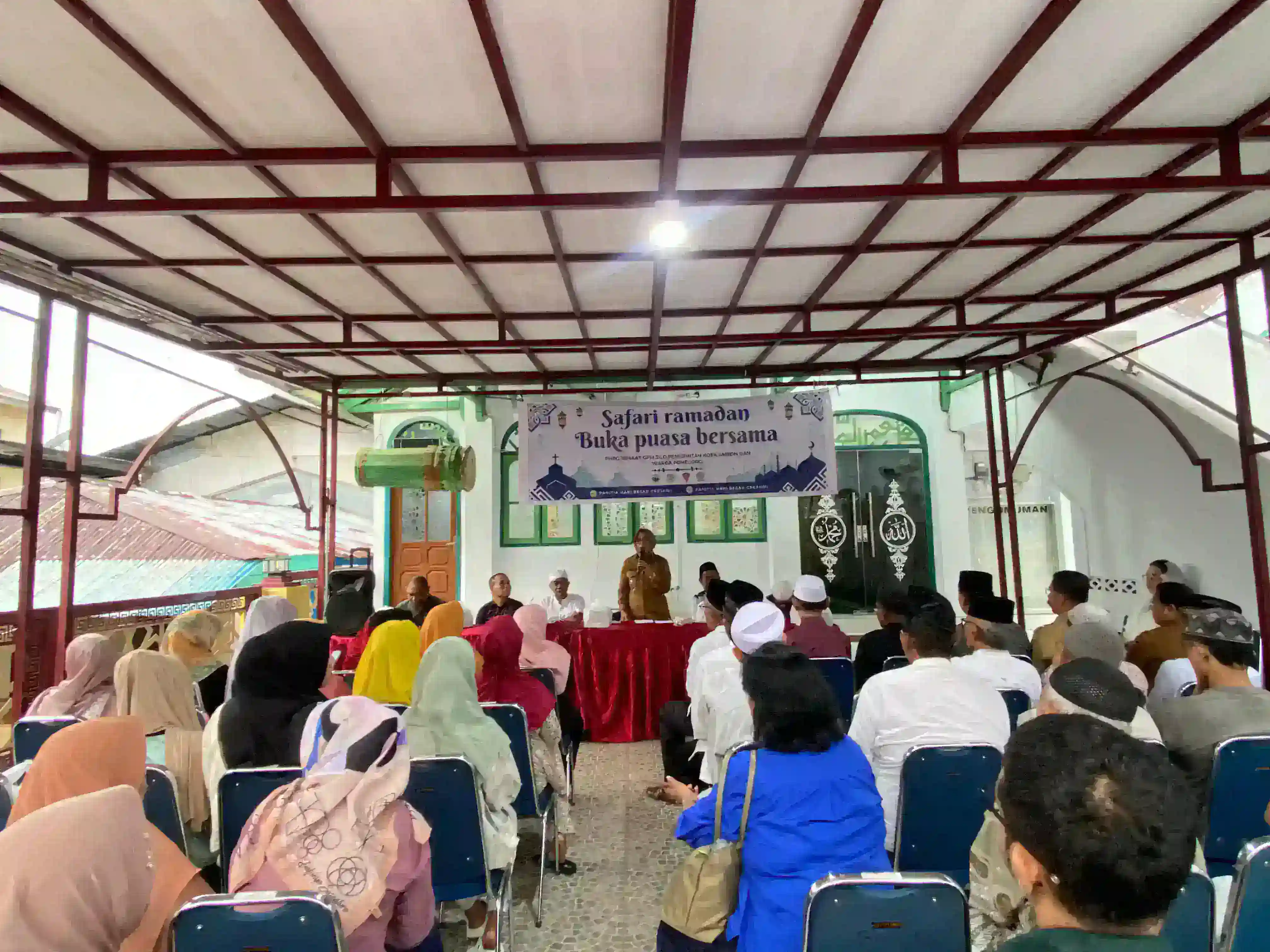 Hadiri Buka Bersama Di Masjid Al-Huda Ponegoro, Wakil Walikota Ambon Ajak Masyarakat Jaga Keharmonisan dan Kebersamaan
