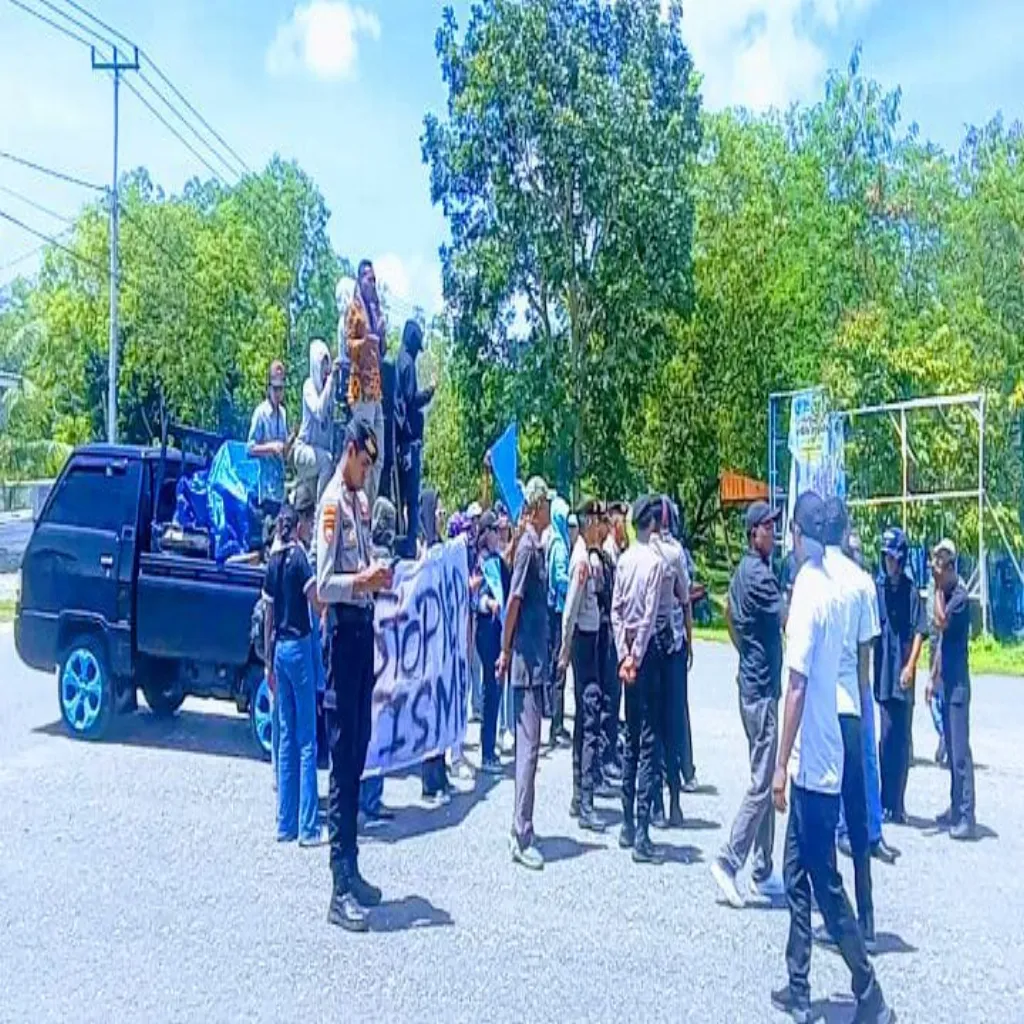 GMKI Cabang Tual–Malra Gelar Aksi Demo di Polikant, Soroti Polemik Kepemimpinan Kampus