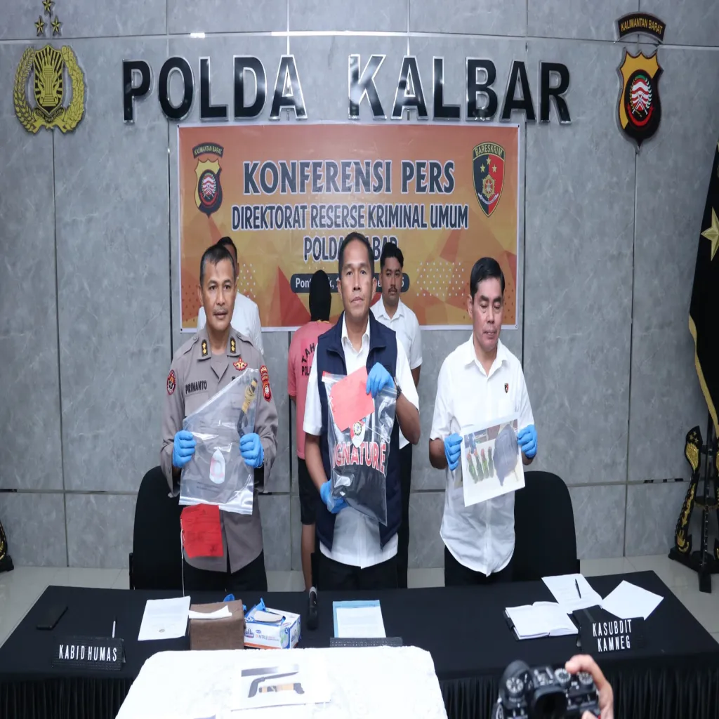 Polda Kalbar Tangkap Empat Penyusup Aksi Masa di Mapolda dan kantor DPRD  Provinsi Kalbar, Bom Molotov dan Senjata Tajam Disita