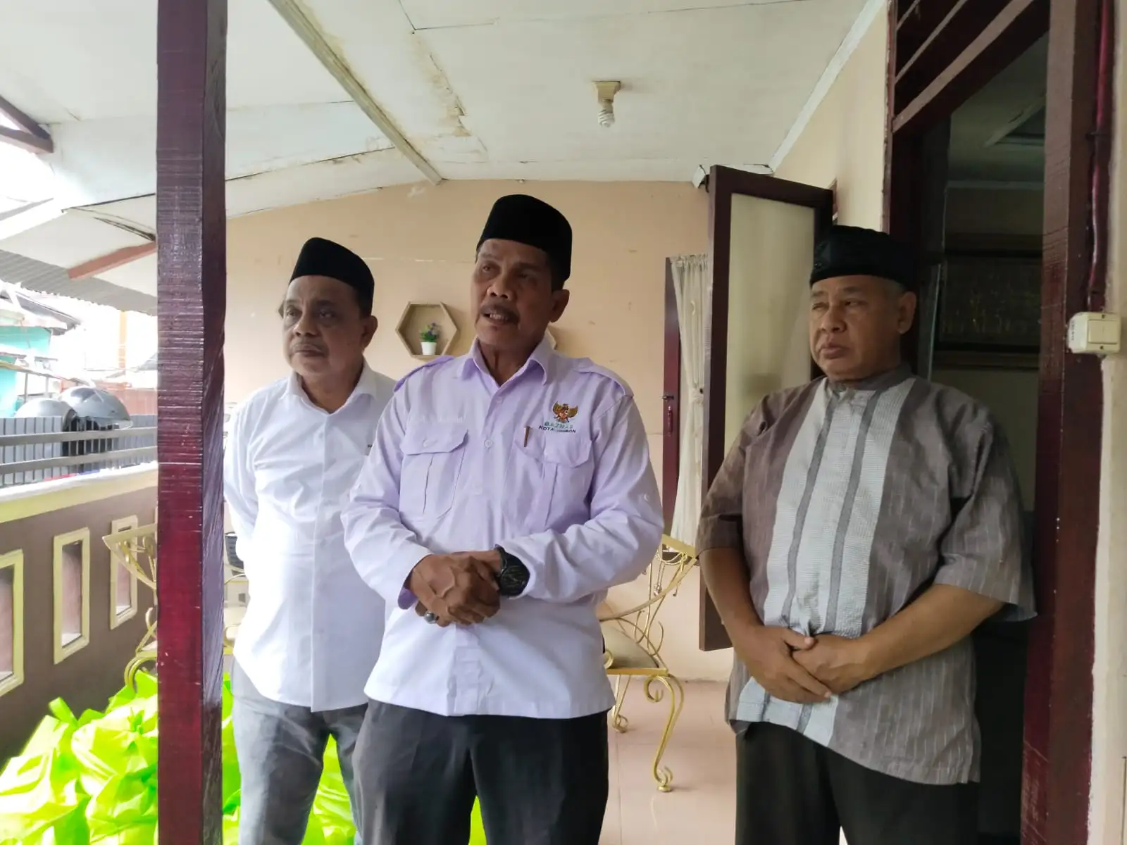 Dari Muzakki Untuk Sesama: Baznas Ambon Serahkan Paket Sembako di Airmata Cina