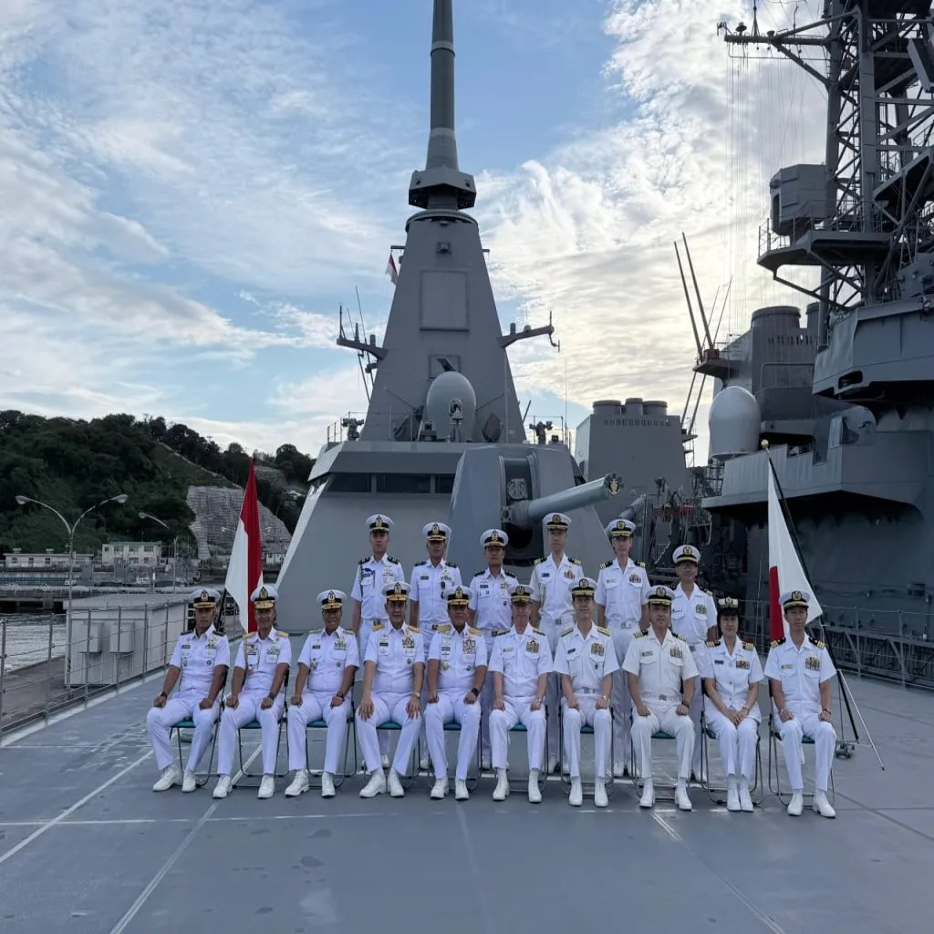 Kasal Kunjungi Kapal Selam Oyashio- Class dan Kapal Fregat Mogami-Class di Yokosuka Jepang  Jakarta,Tribunnusantara-web.id 1 Oktober 2025 ] - Sebagai bentuk kerja sama bilateral dengan Jepang, Kepala 