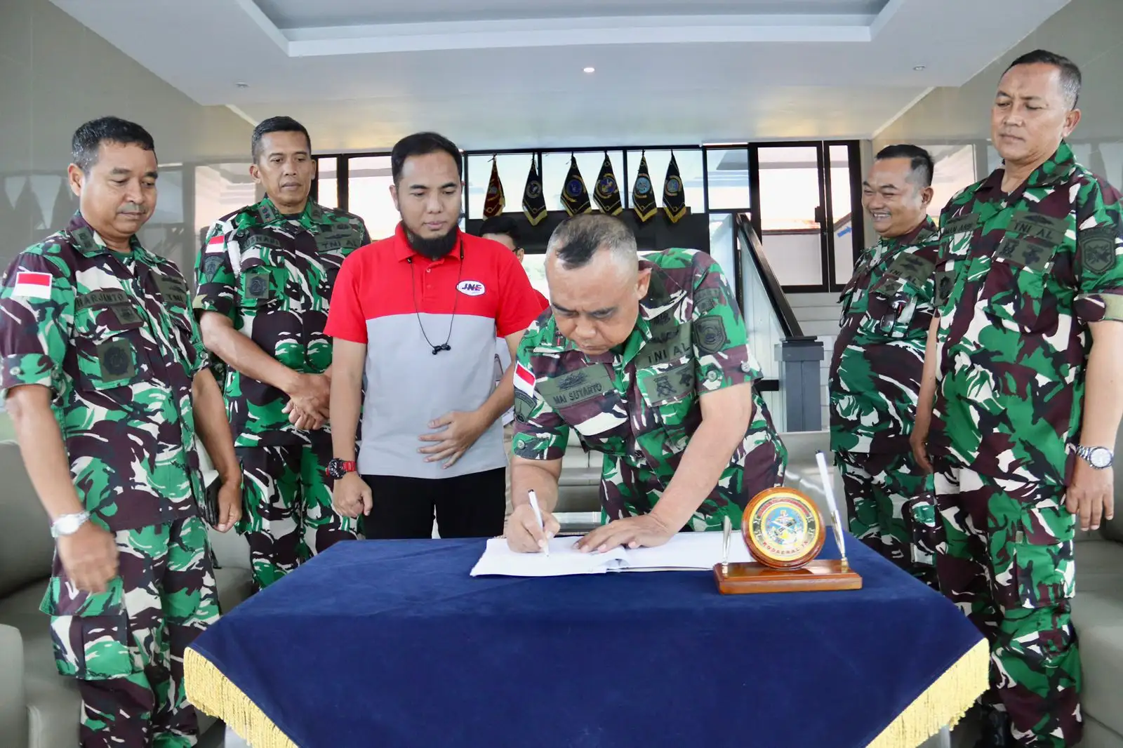 Tingkatkan Layanan Pengiriman Barang, Kodaeral lX Tandatangani PKS dengan JNE