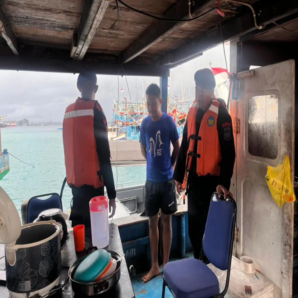 Brimob Pelopor Gencarkan Patroli SAR di Pelabuhan Dumar Tual: Hadirkan Rasa Aman bagi Warga Laut