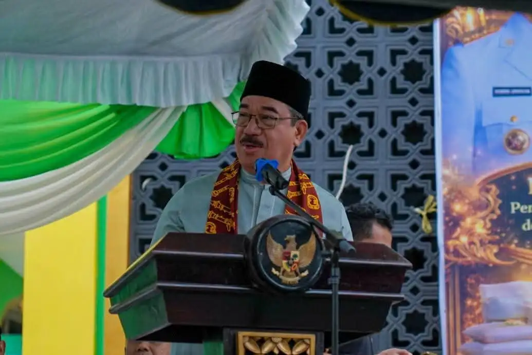 Serahkan Bansos dan Buka Puasa di Ohoi Letman, Gubernur Hendrik Lewerissa Ajak Warga Jaga Keamanan.