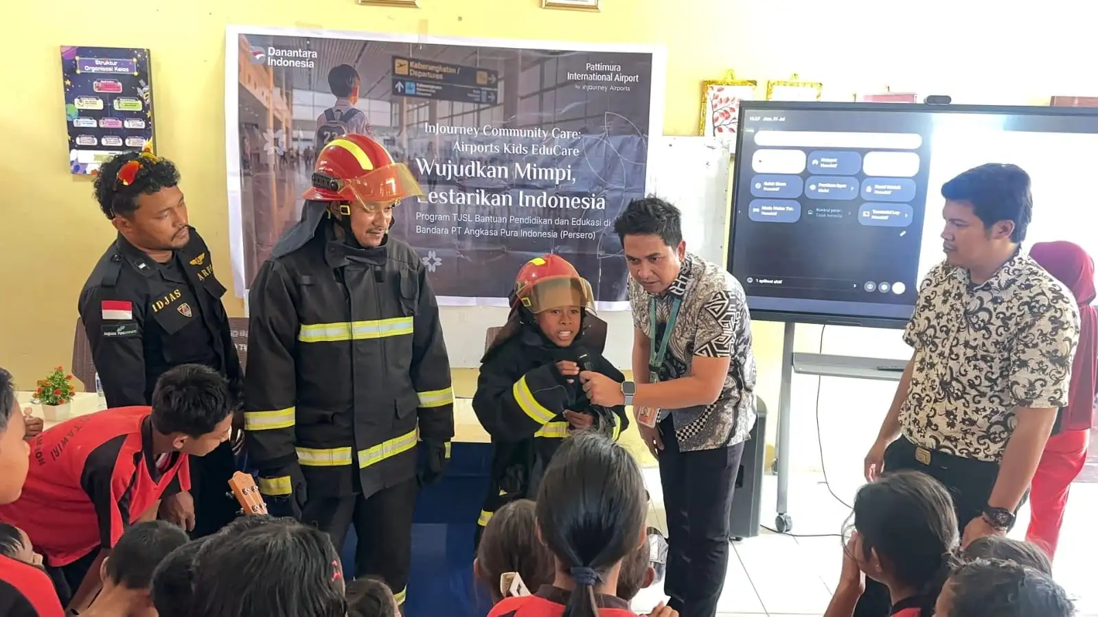 WUJUDKAN OPERASIONAL PENERBANGAN YANG AMAN DAN TERTIB,  AINJOURNEY AIRPORTS BANDARA INTERNASIONAL PATTIMURA AMBON GELAR RANGKAIAN RANGKAIAN KAMPANYE KESELAMATAN DI SD INPRES 59 TAWIRI
