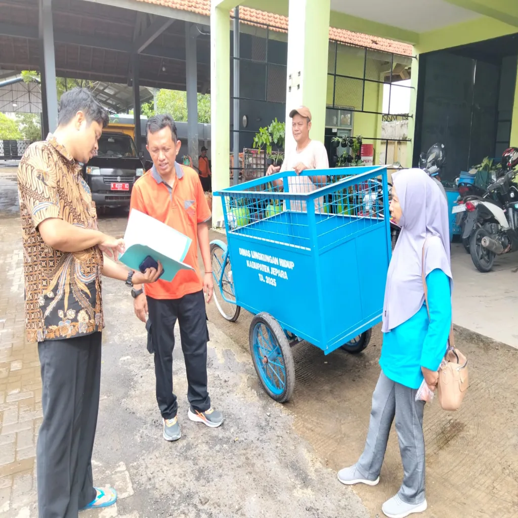 DLH Jepara Gerak Cepat Menanggulangi Sampah Di Desa Demaan Untuk Mewujudkan Jepara Bersih